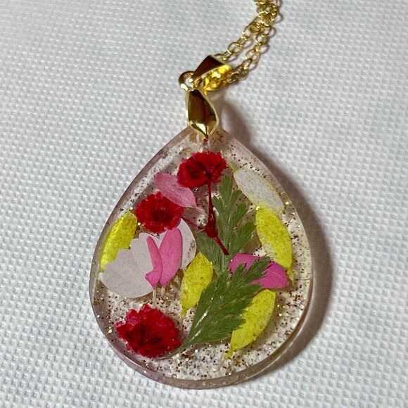 Multicolored Dried Flower Pendant Necklace NWT  Handmade 20" Chain 1.5" Pendant - Picture 1 of 5